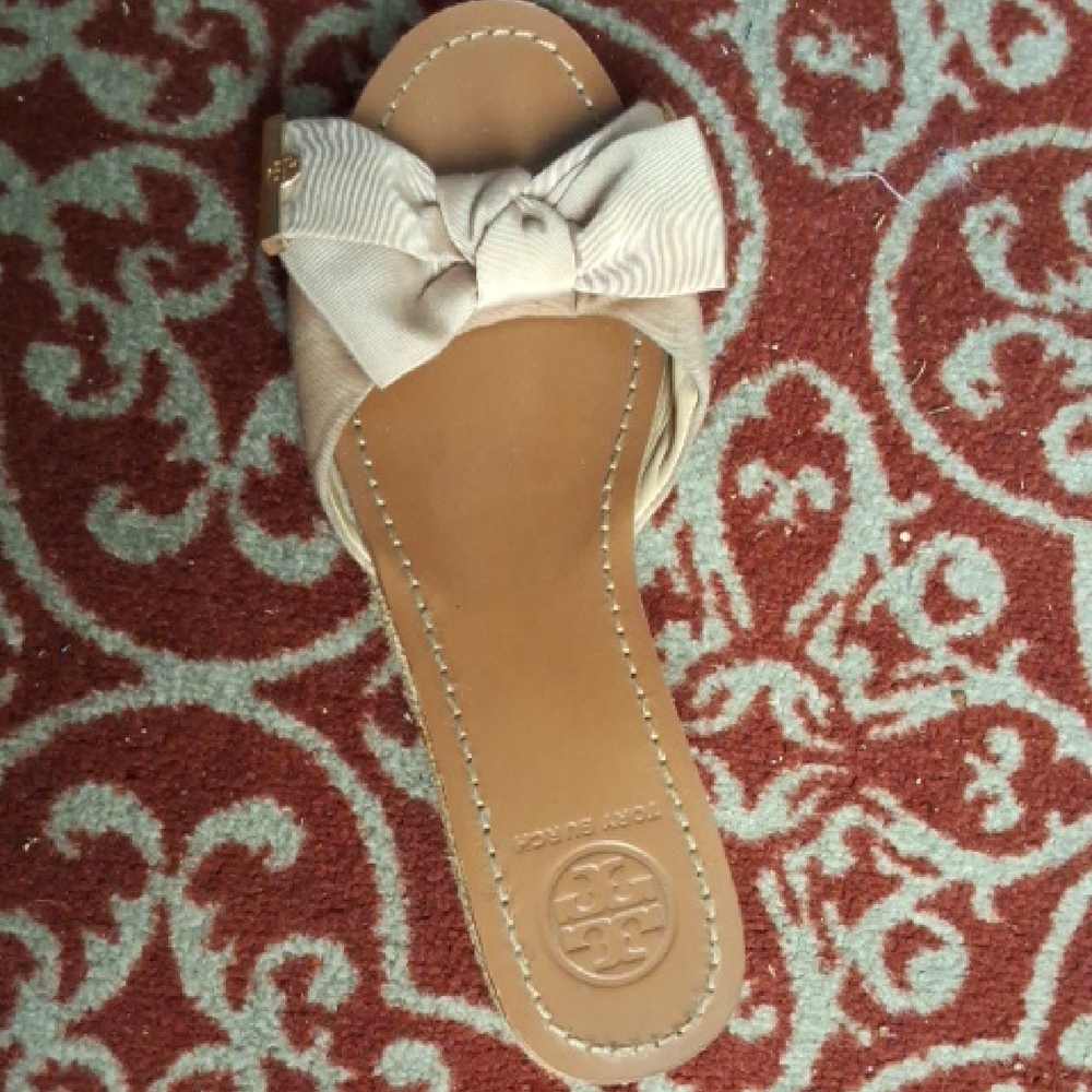 Tory Burch Tan Bow Wedges